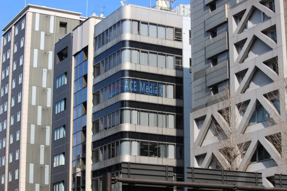 大門駅前ビル窓LED看板