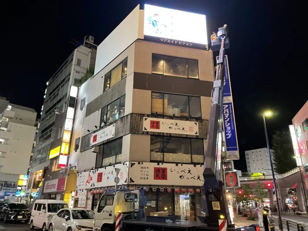 立川駅前ビル屋上LED看板